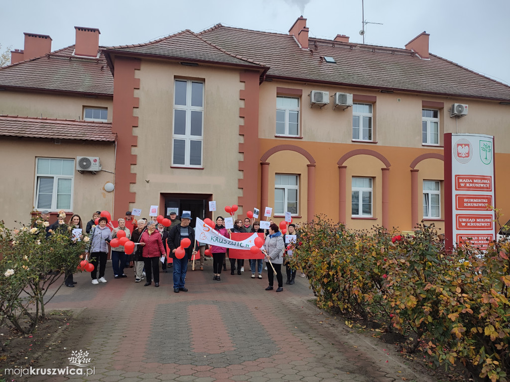Uczestnicy Klubu „Senior+” i pracownicy MGOPS w Kruszwicy w akcji przeciw przemocy
