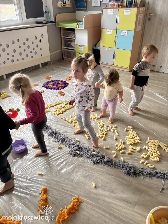 Sensoryczny Zakątek Jesieni w kruszwickim żłobku