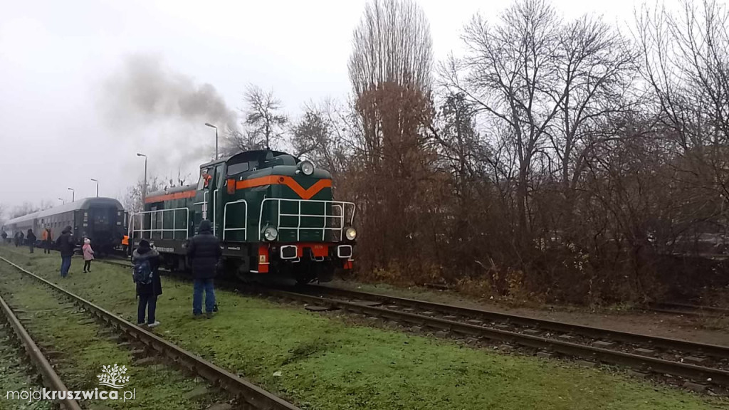 Pociąg „Renifer” z oferty Śnieżynka 2024 dotarł do Kruszwicy