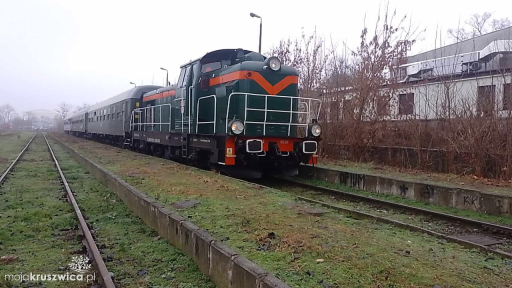 Pociąg „Renifer” z oferty Śnieżynka 2024 dotarł do Kruszwicy