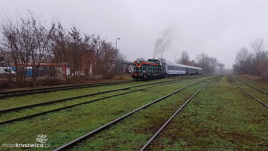 Pociąg „Renifer” z oferty Śnieżynka 2024 dotarł do Kruszwicy