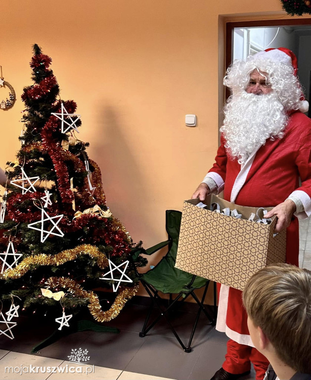 Świąteczne spotkanie w Grodztwie. Mieszkańców odwiedził Mikołaj