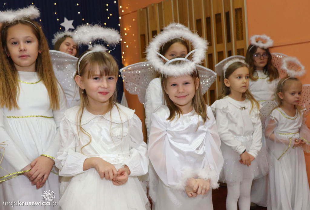 Świąteczne spotkanie i kiermasz w szkole w Polanowicach