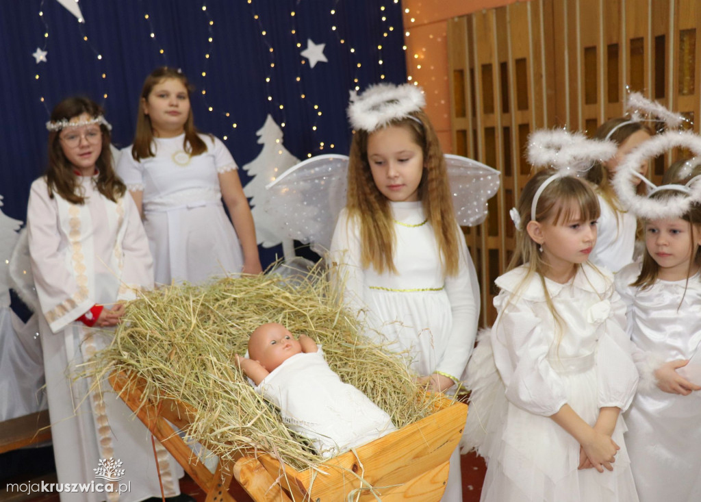 Świąteczne spotkanie i kiermasz w szkole w Polanowicach