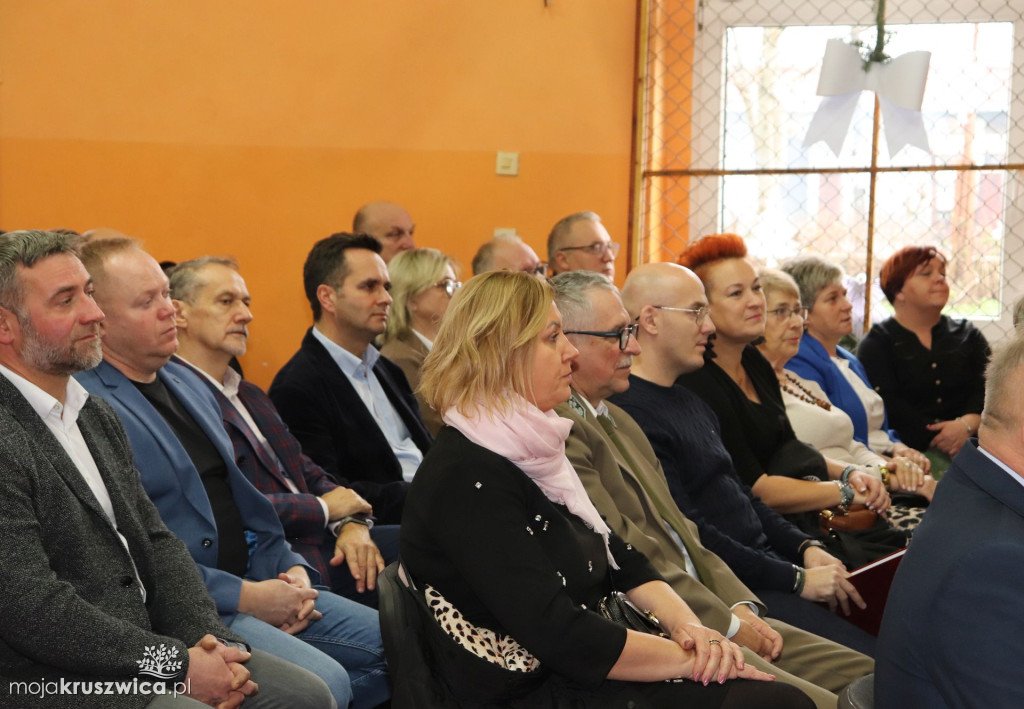 Świąteczne spotkanie i kiermasz w szkole w Polanowicach