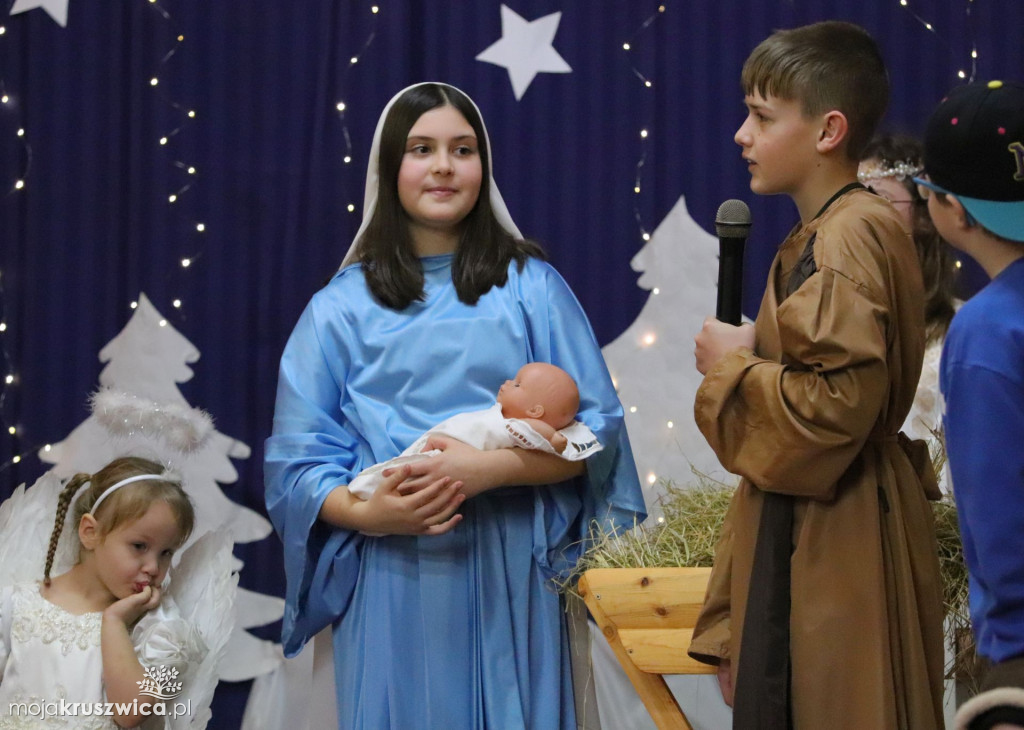 Świąteczne spotkanie i kiermasz w szkole w Polanowicach