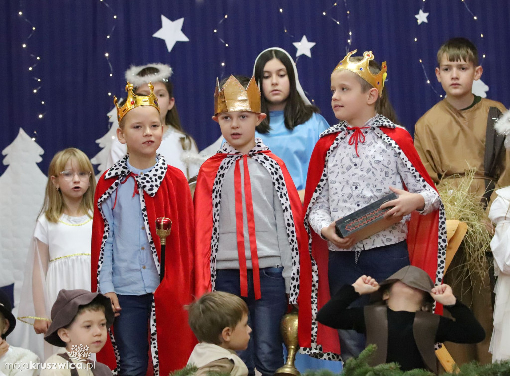 Świąteczne spotkanie i kiermasz w szkole w Polanowicach