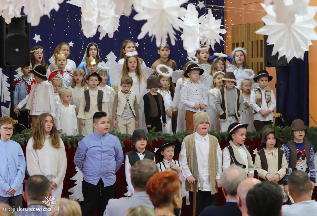 Świąteczne spotkanie i kiermasz w szkole w Polanowicach