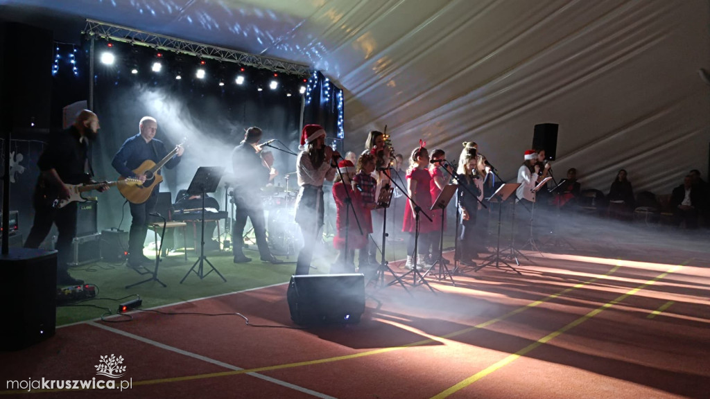 Szkolny Koncert Kolęd w Racicach za nami [FOTO]