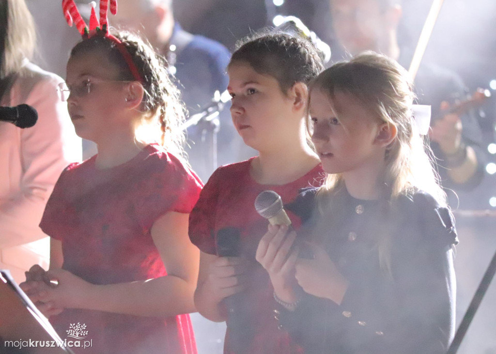 Szkolny Koncert Kolęd w Racicach za nami [FOTO]