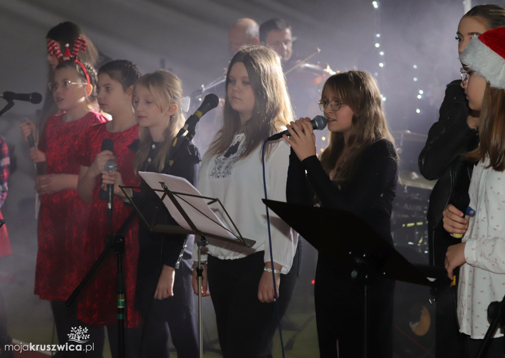 Szkolny Koncert Kolęd w Racicach za nami [FOTO]