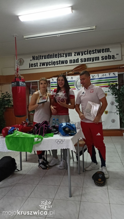 Pięściarki w Młodzieżowym Ośrodku Wychowawczym w Kruszwicy