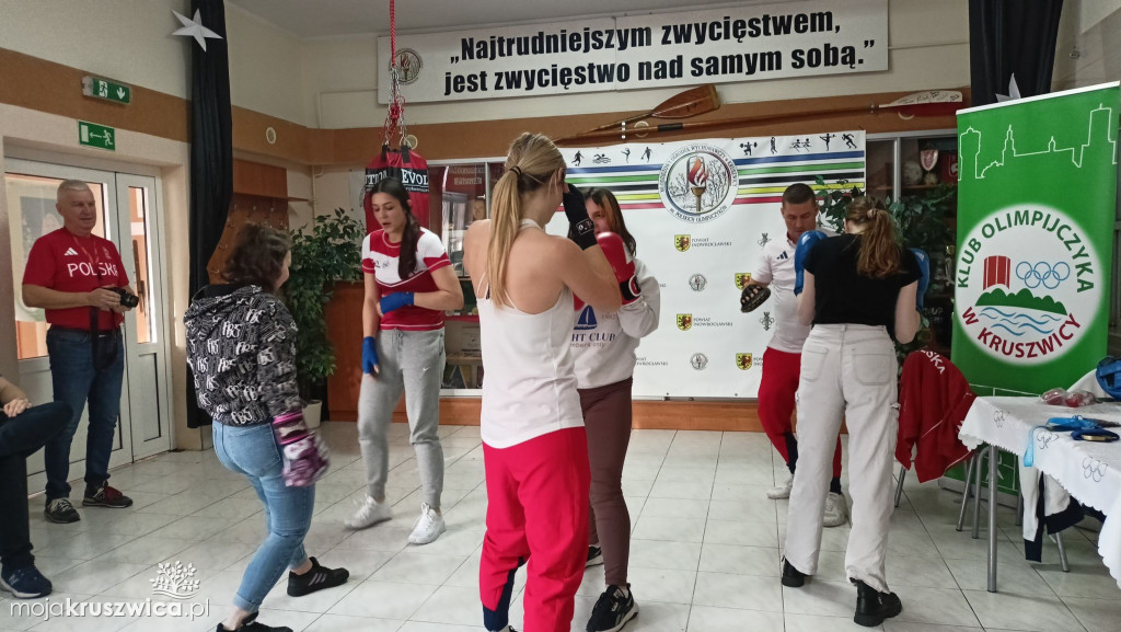 Pięściarki w Młodzieżowym Ośrodku Wychowawczym w Kruszwicy