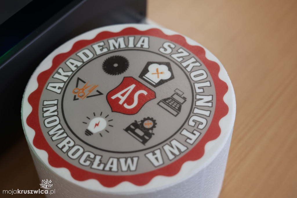 Akademia Szkolnictwa AS w Inowrocławiu z nową maszyną do dekoracji wypieków