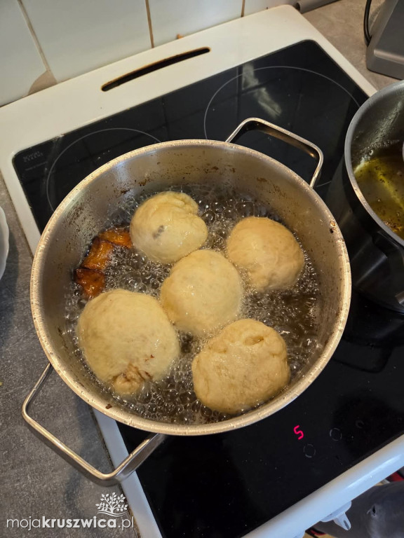 Tłusty Czwartek w Kruszwicy! Pyszne pączki przygotowują same