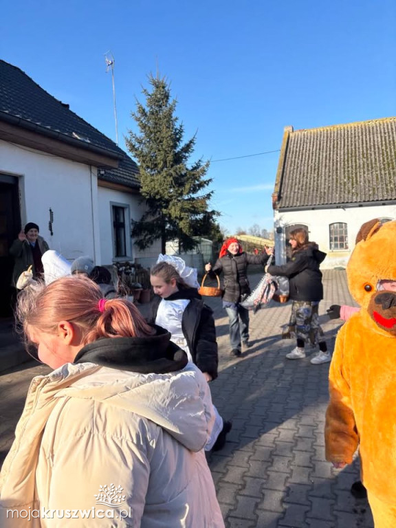 Karnawał w Sławsku Wielkim pożegnała mała koza z miejscowej szkoły [FOTO]