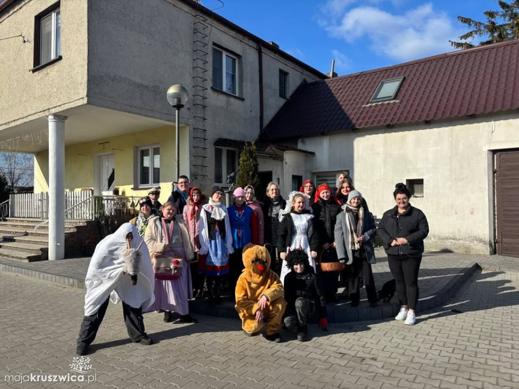 Karnawał w Sławsku Wielkim pożegnała mała koza z miejscowej szkoły [FOTO]