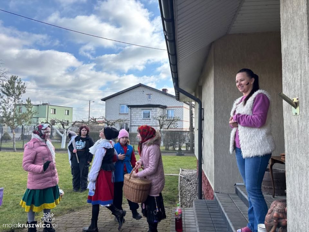 Karnawał w Sławsku Wielkim pożegnała mała koza z miejscowej szkoły [FOTO]