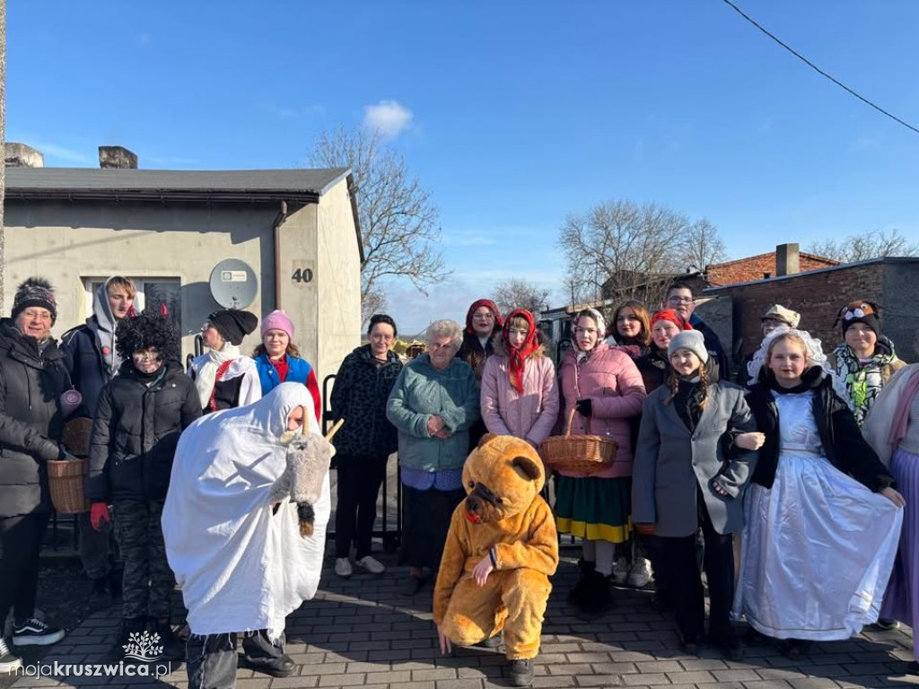 Karnawał w Sławsku Wielkim pożegnała mała koza z miejscowej szkoły [FOTO]