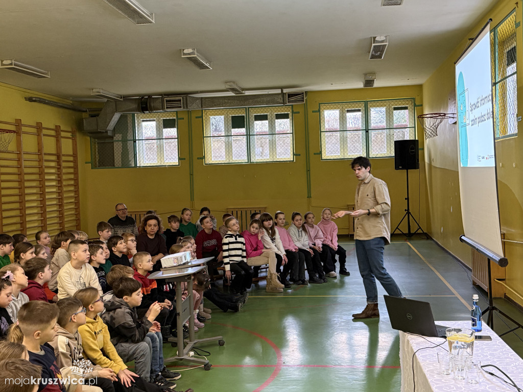 Bezpieczeństwo cyfrowe w Szkole Podstawowej nr 1 w Kruszwicy [FOTO]