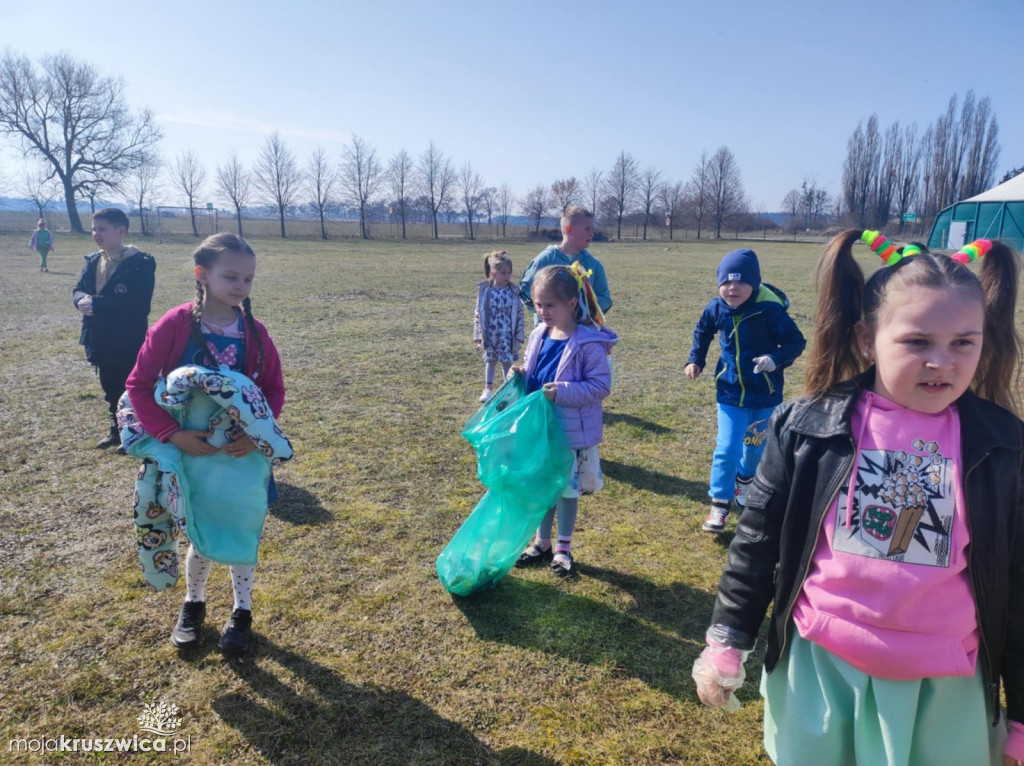 Szkoła z Woli Wapowskiej wzięła udział w sprzątaniu Gopła