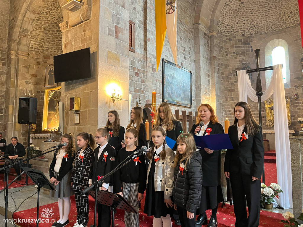 Uroczystości 3 Maja w Kruszwicy. Delegacje i mieszkańcy spotkały się w kolegiacie