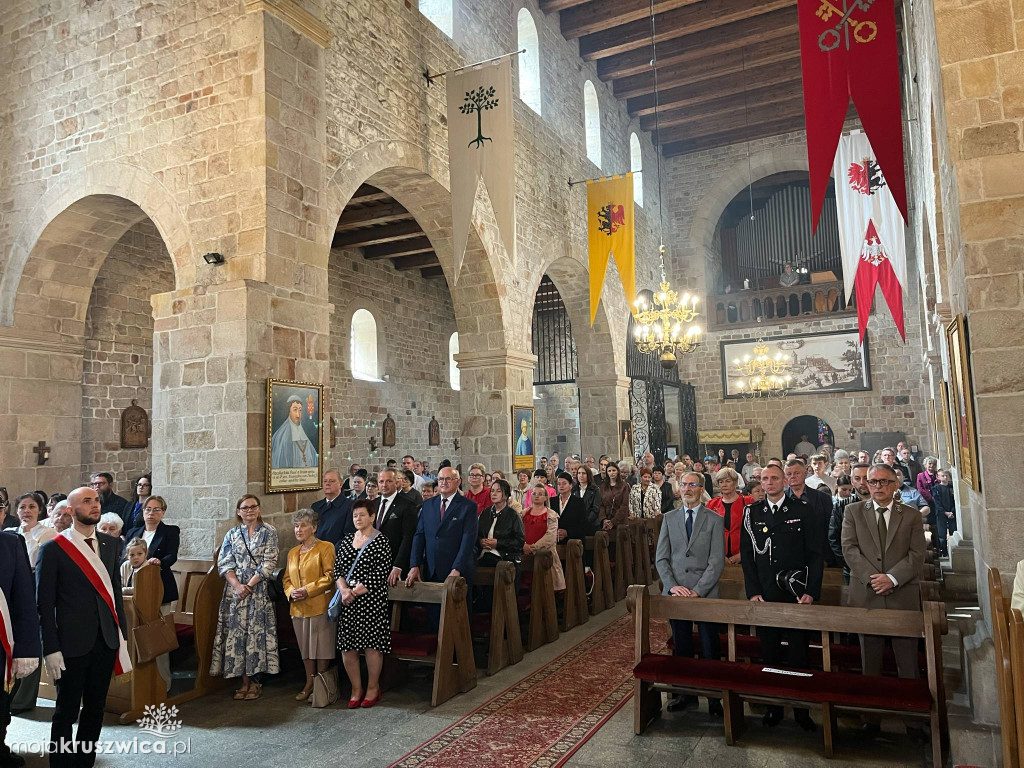 Uroczystości 3 Maja w Kruszwicy. Delegacje i mieszkańcy spotkały się w kolegiacie