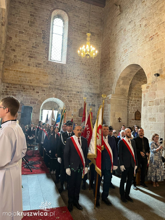 Uroczystości 3 Maja w Kruszwicy. Delegacje i mieszkańcy spotkały się w kolegiacie