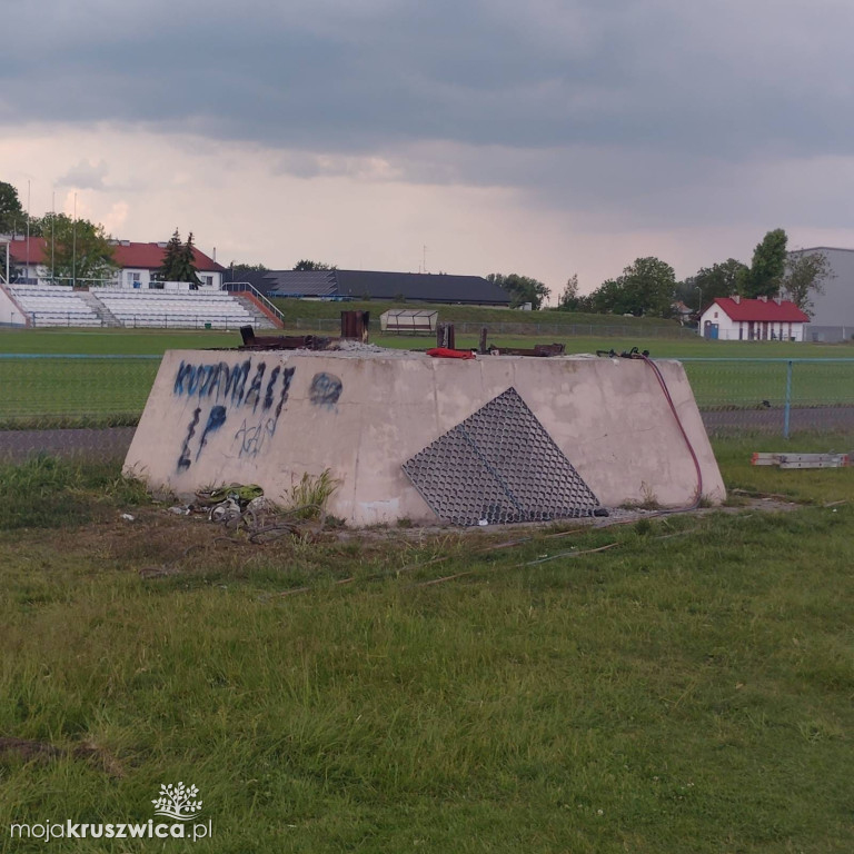  Władze Kruszwicy dopięły swojego i dokonały rozbiórki olimpijskiego znicza 
