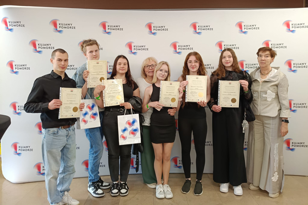 Uczniowie Akademii Szkolnictwa AS nagrodzenia marszałkowskimi stypendiami