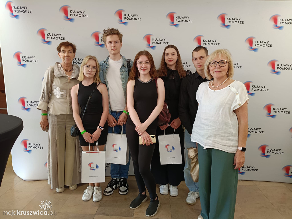Uczniowie Akademii Szkolnictwa AS nagrodzenia marszałkowskimi stypendiami
