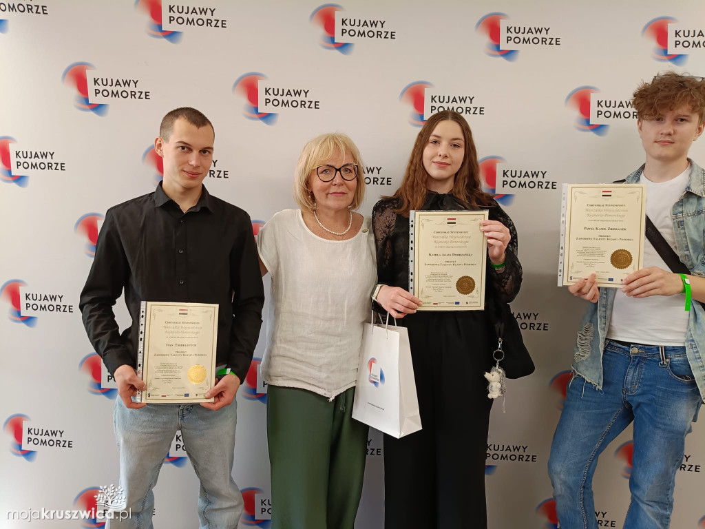 Uczniowie Akademii Szkolnictwa AS nagrodzenia marszałkowskimi stypendiami