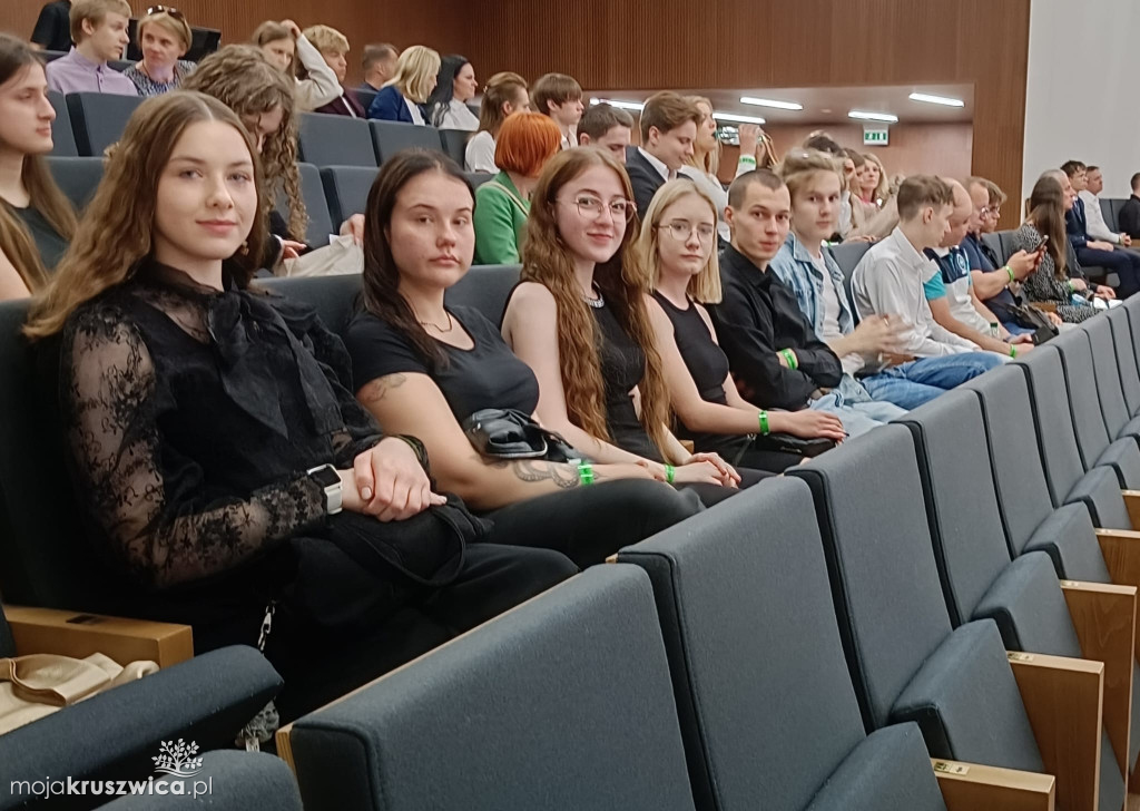 Uczniowie Akademii Szkolnictwa AS nagrodzenia marszałkowskimi stypendiami
