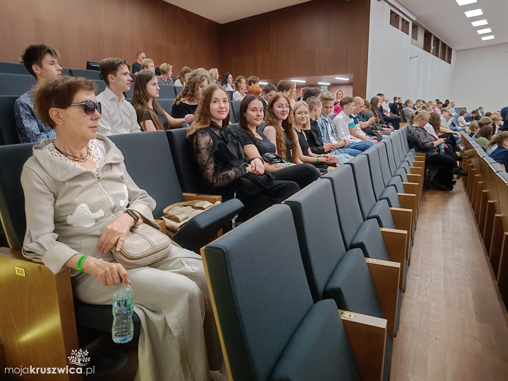 Uczniowie Akademii Szkolnictwa AS nagrodzenia marszałkowskimi stypendiami