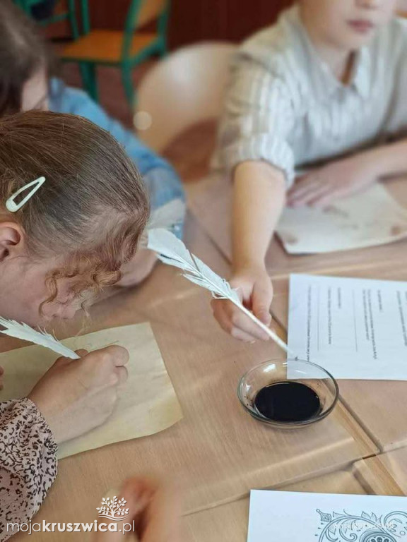 Piątoklasiści ożywili historię – średniowiecze w Sławsku Wielkim [ZDJĘCIA]