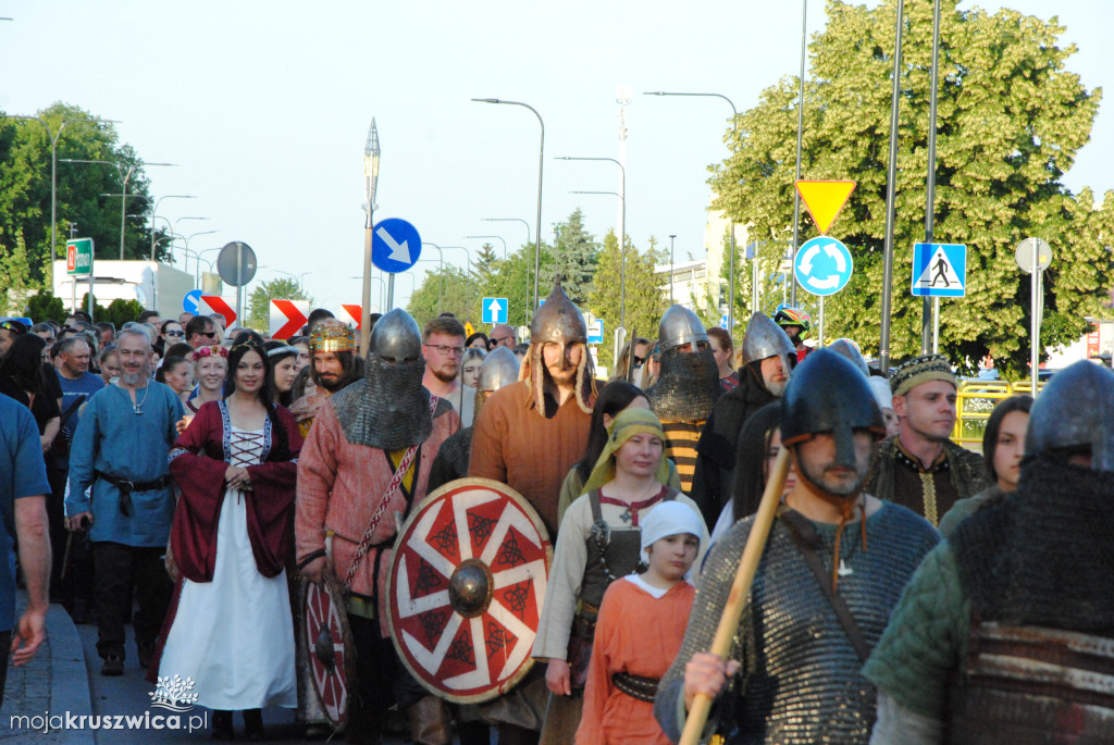 Chrzest Mieszka I i „Pochód Dziejów” w Kruszwicy [ZDJĘCIA]