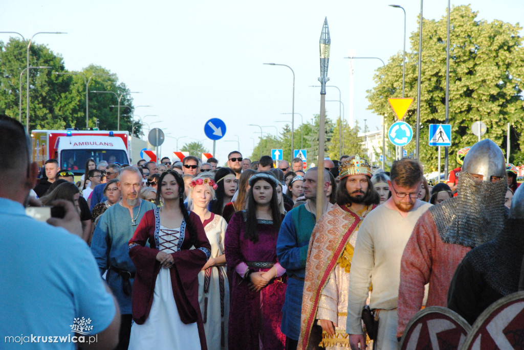 Chrzest Mieszka I i „Pochód Dziejów” w Kruszwicy [ZDJĘCIA]