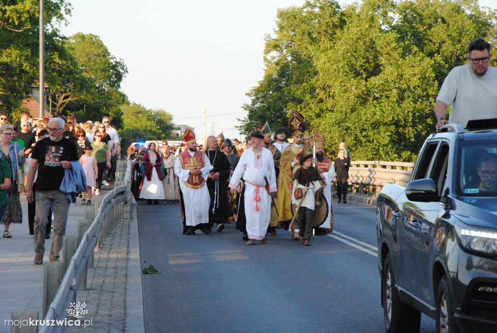 Chrzest Mieszka I i „Pochód Dziejów” w Kruszwicy [ZDJĘCIA]