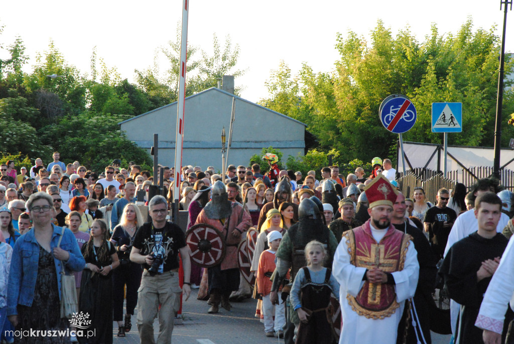 Chrzest Mieszka I i „Pochód Dziejów” w Kruszwicy [ZDJĘCIA]