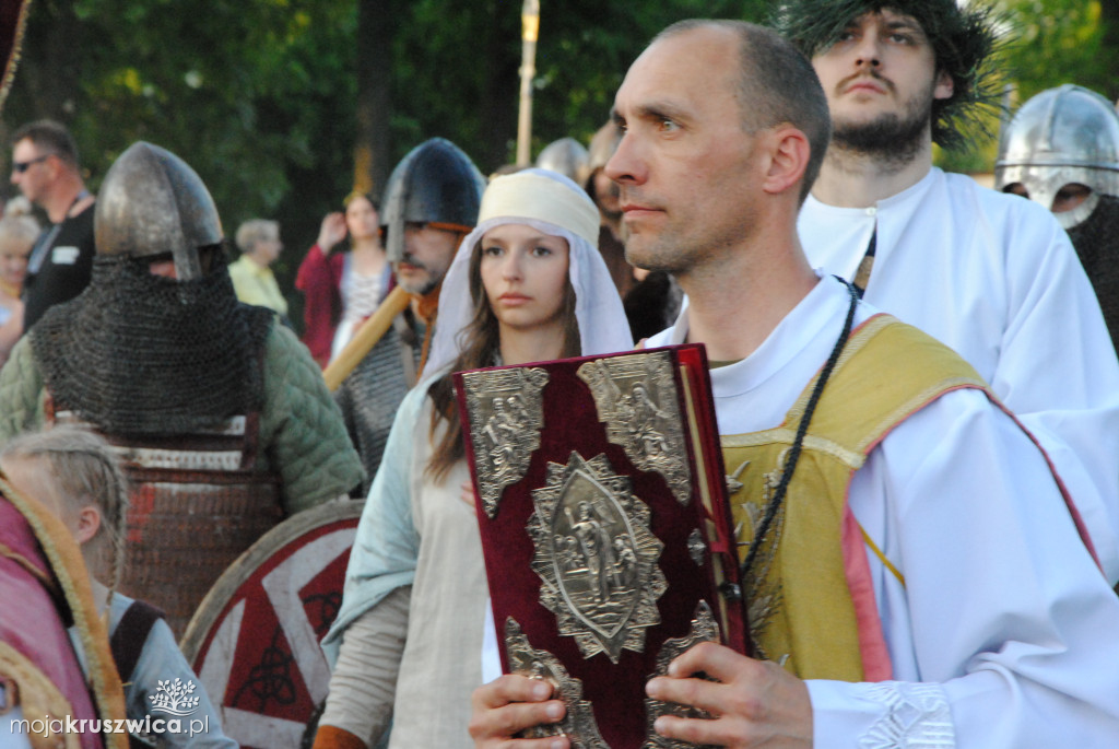 Koronacja Bolesława Chrobrego: Artystyczne widowisko pod Mysią Wieżą [ZDJĘCIA]