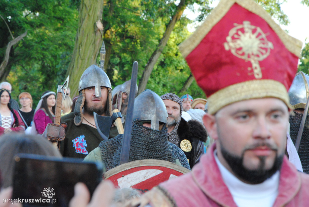 Koronacja Bolesława Chrobrego: Artystyczne widowisko pod Mysią Wieżą [ZDJĘCIA]