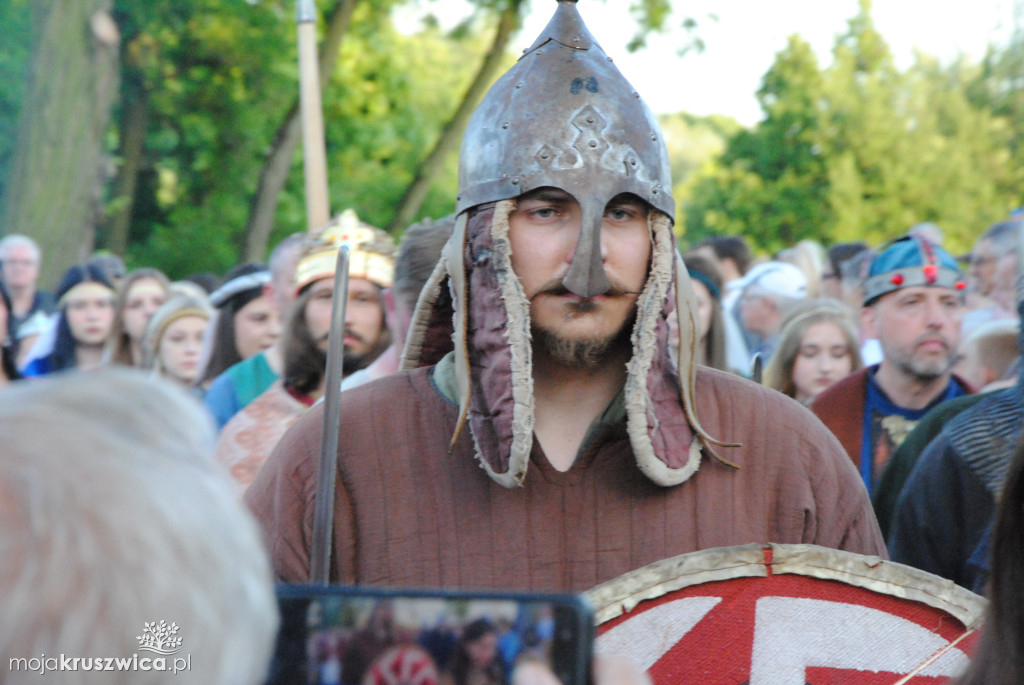 Koronacja Bolesława Chrobrego: Artystyczne widowisko pod Mysią Wieżą [ZDJĘCIA]