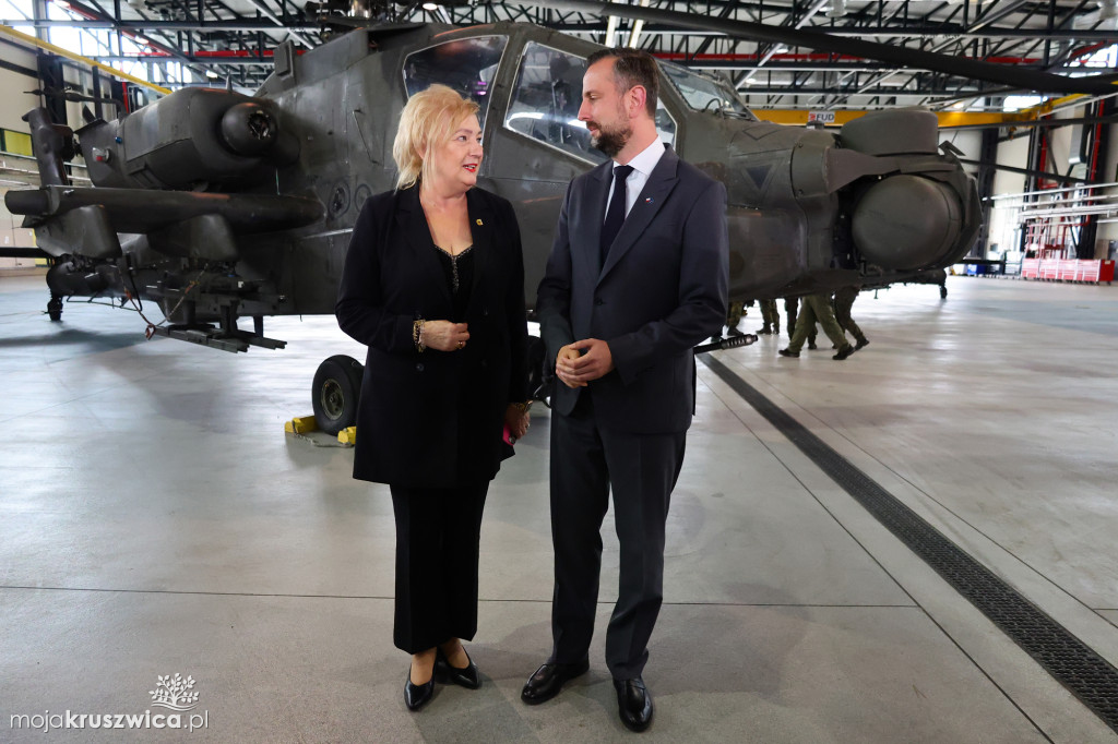 Apache wylądowały w Latkowie. Nowy etap w modernizacji polskiego lotnictwa wojskowego