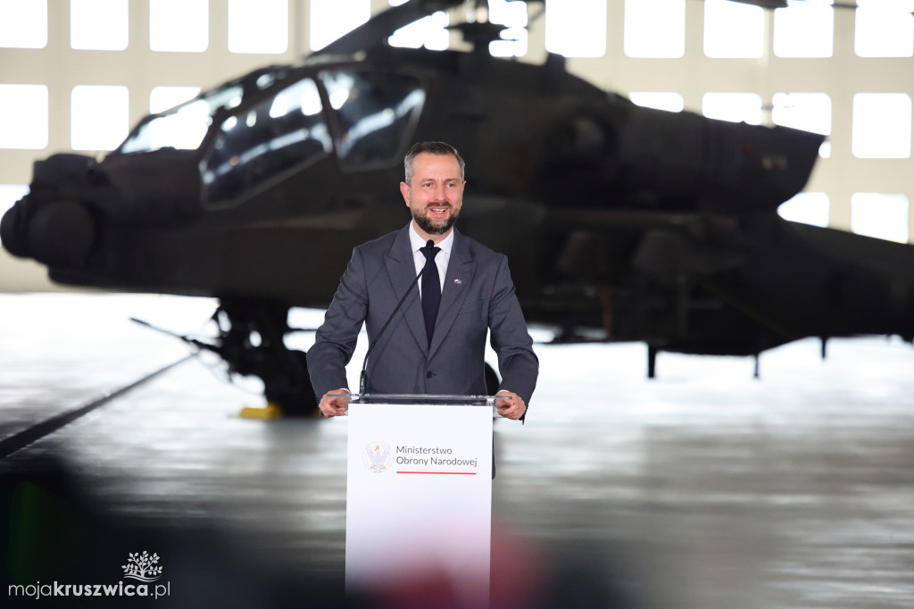 Apache wylądowały w Latkowie. Nowy etap w modernizacji polskiego lotnictwa wojskowego