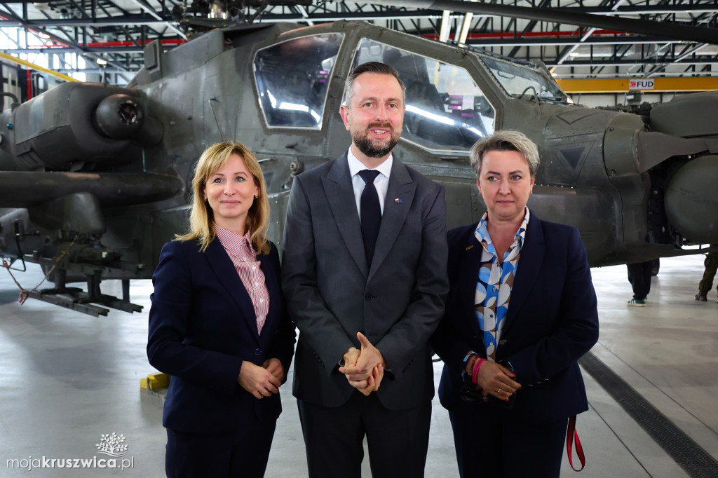 Apache wylądowały w Latkowie. Nowy etap w modernizacji polskiego lotnictwa wojskowego