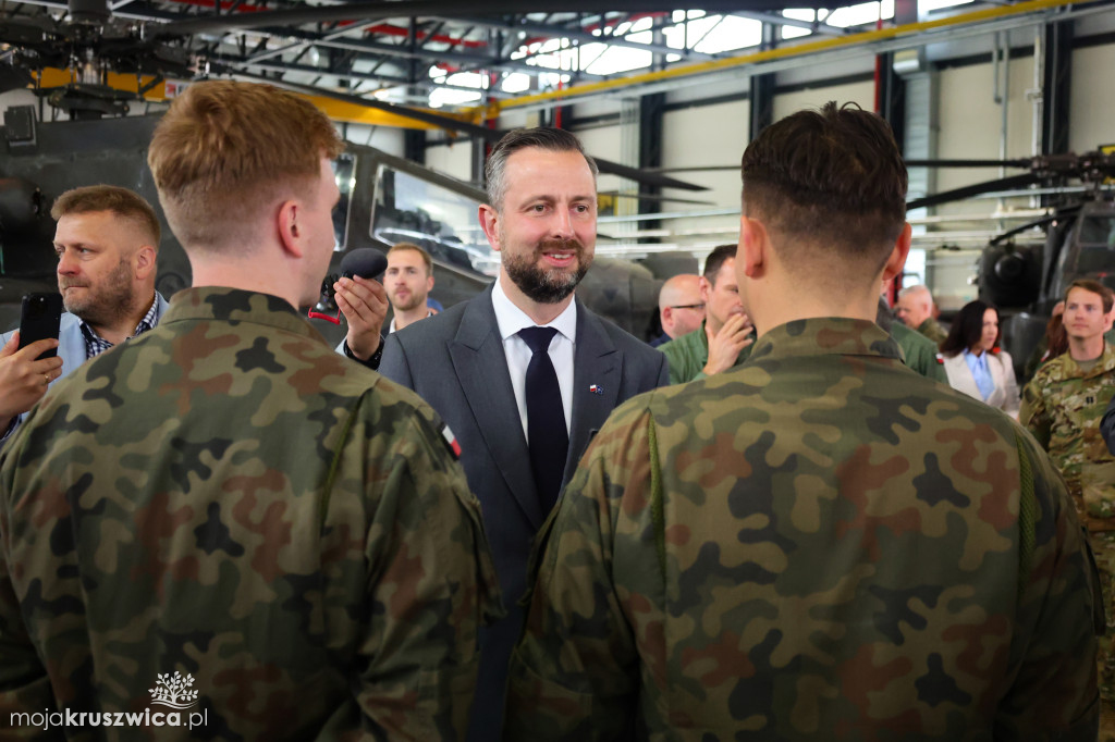 Apache wylądowały w Latkowie. Nowy etap w modernizacji polskiego lotnictwa wojskowego