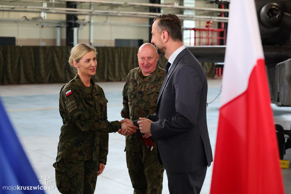 Apache wylądowały w Latkowie. Nowy etap w modernizacji polskiego lotnictwa wojskowego