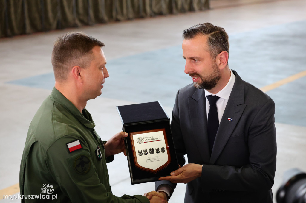 Apache wylądowały w Latkowie. Nowy etap w modernizacji polskiego lotnictwa wojskowego