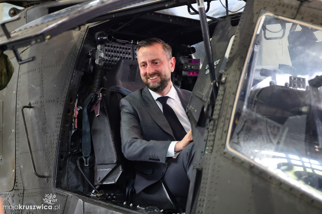Apache wylądowały w Latkowie. Nowy etap w modernizacji polskiego lotnictwa wojskowego