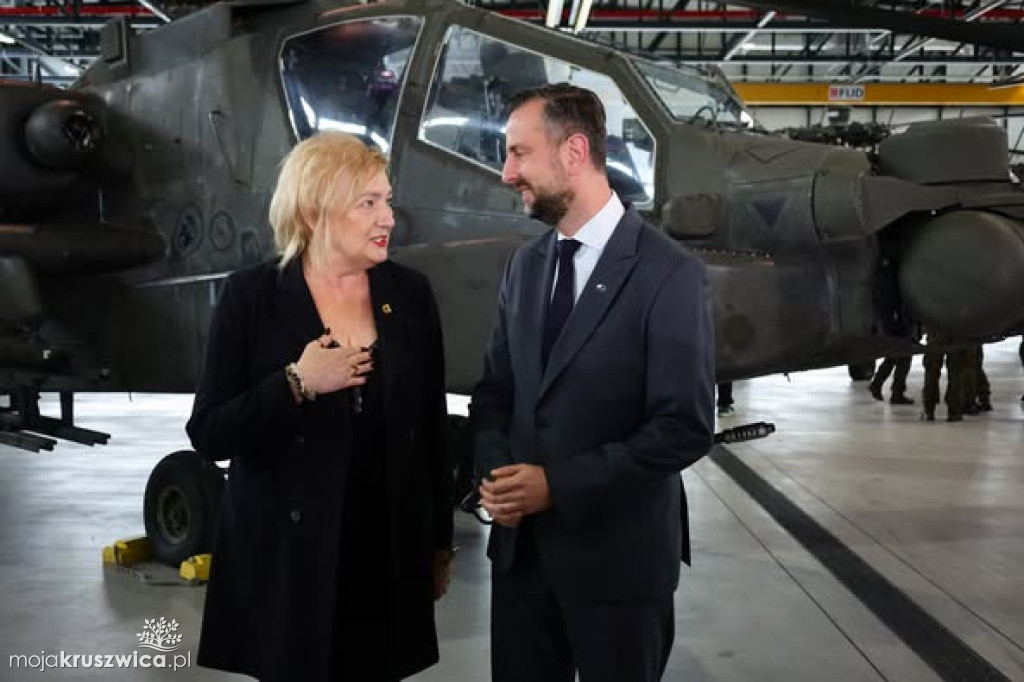 Apache wylądowały w Latkowie. Nowy etap w modernizacji polskiego lotnictwa wojskowego
